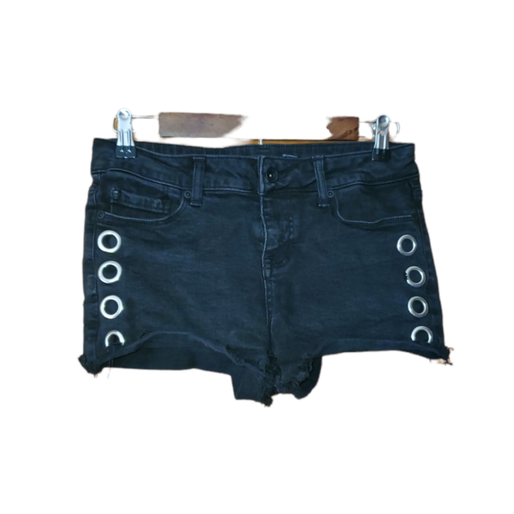 Hot Topic Blackheart Low Rise Rivet Short